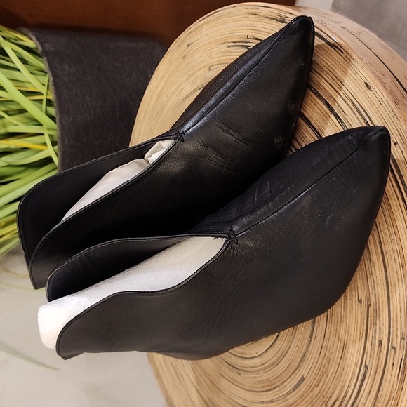 Zara Leather Black Ankle Boots With V Vamp Pointed Elf Boots EU 39 US 8.5 - Picture 4 of 9